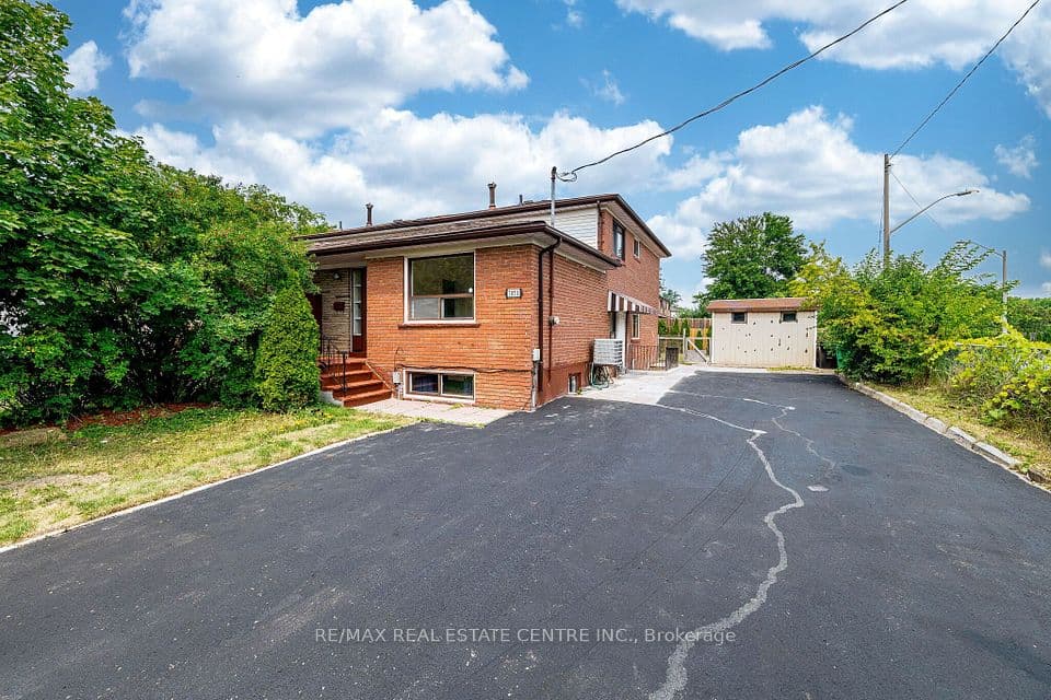 7053 Harwick Drive, Mississauga, ON L4T 3A3 – main photo