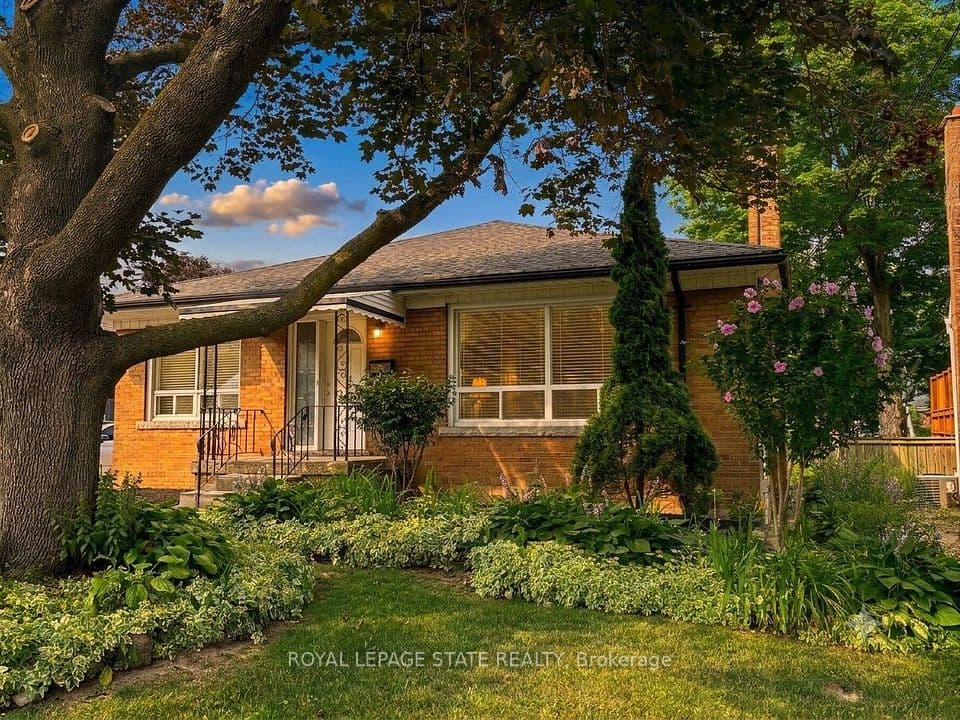 20 Lloyd Manor Road, Toronto, ON M9B 5H6 – main photo