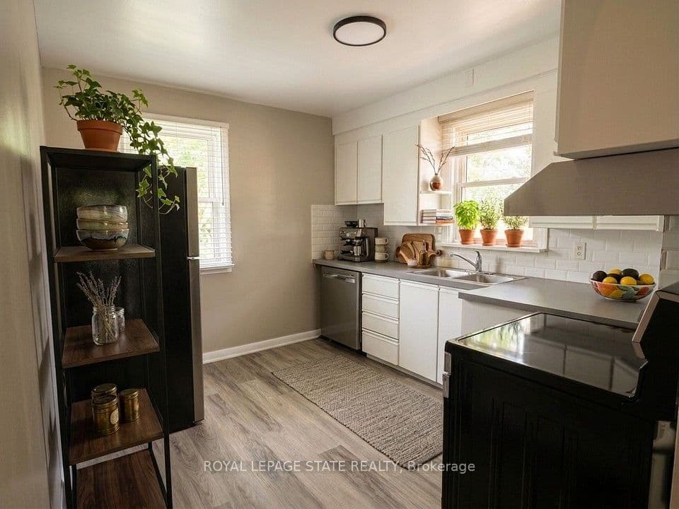 20 Lloyd Manor Road, Toronto, ON M9B 5H6 – photo 3