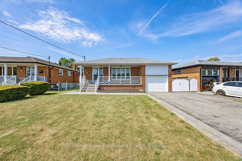 20 Linthurst Avenue, Toronto, ON M3M 1P2 – main photo