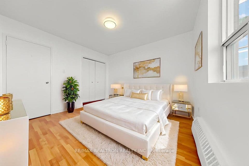 3145 Queen Frederica Drive 706, Mississauga, ON L4Y 3A7 – photo 2