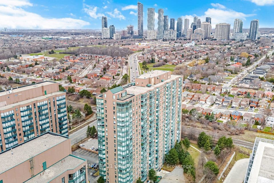 135 Hillcrest Avenue 203, Mississauga, ON L5B 4B1 – photo 2