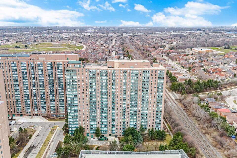 135 Hillcrest Avenue 203, Mississauga, ON L5B 4B1 – main photo