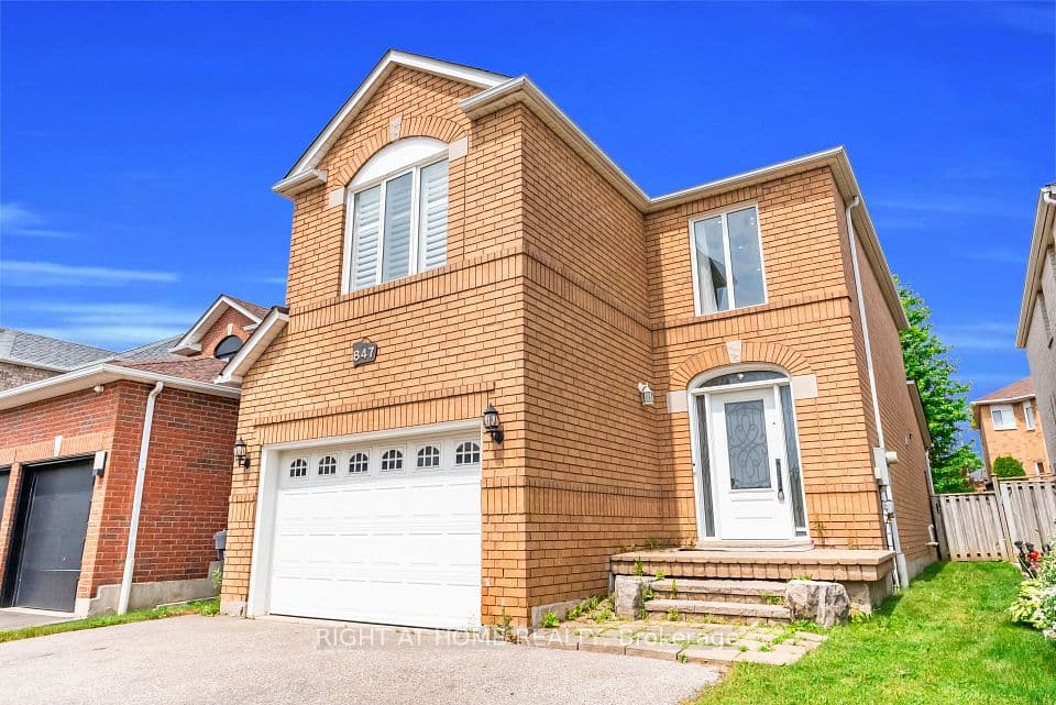 847 Stonebridge Avenue, Mississauga, ON L5V 2L1 – main photo
