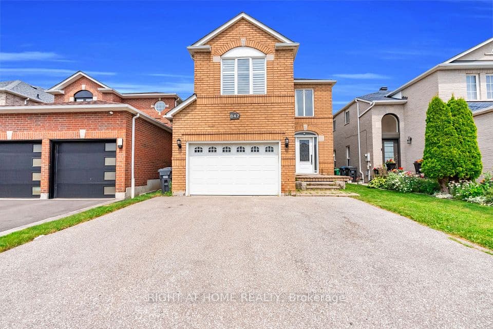 847 Stonebridge Avenue, Mississauga, ON L5V 2L1 – photo 2