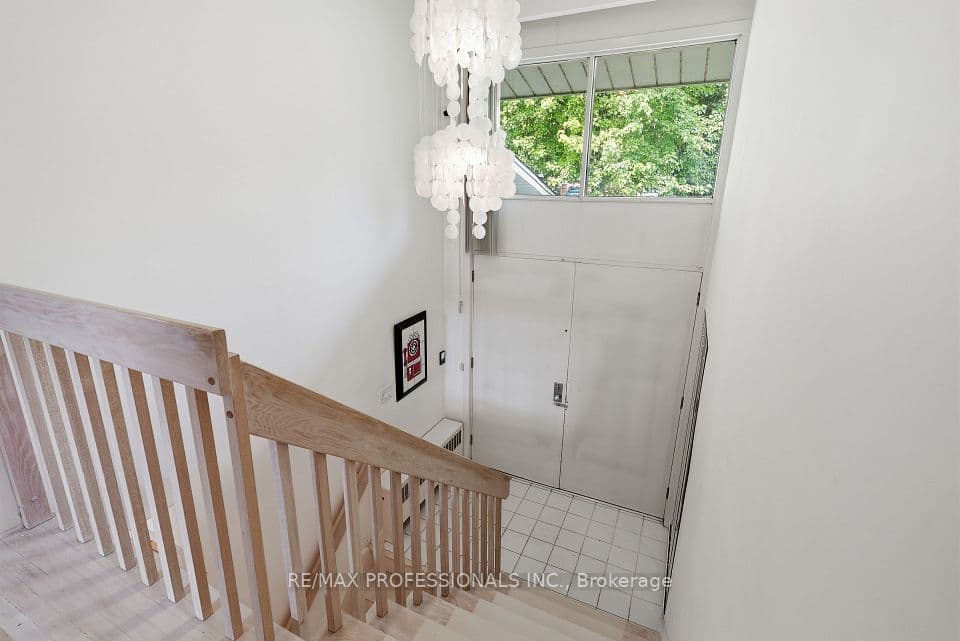 189 Edenbridge Drive, Toronto, ON M9A 3G7 – photo 3