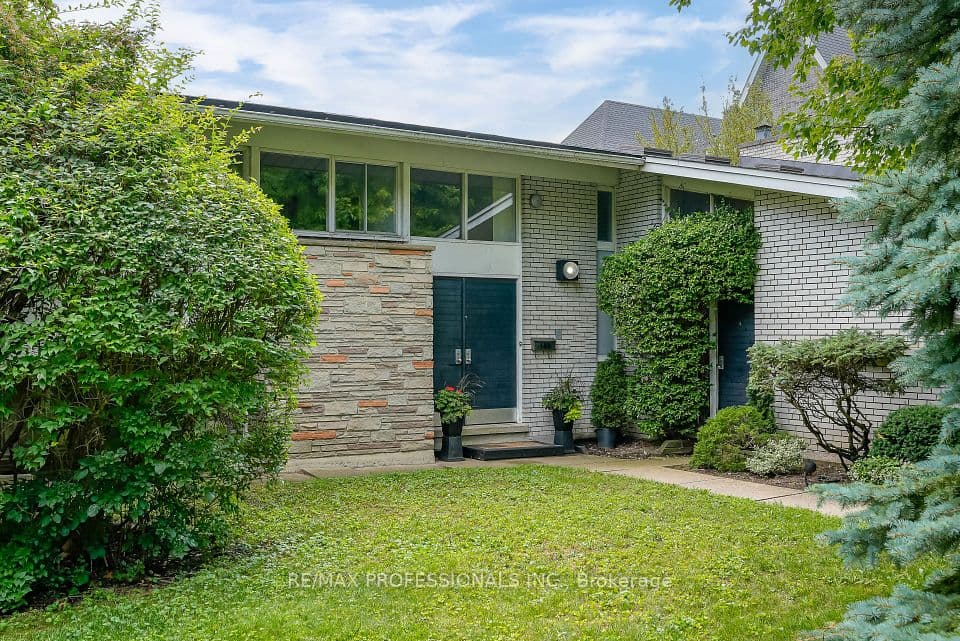 189 Edenbridge Drive, Toronto, ON M9A 3G7 – photo 2