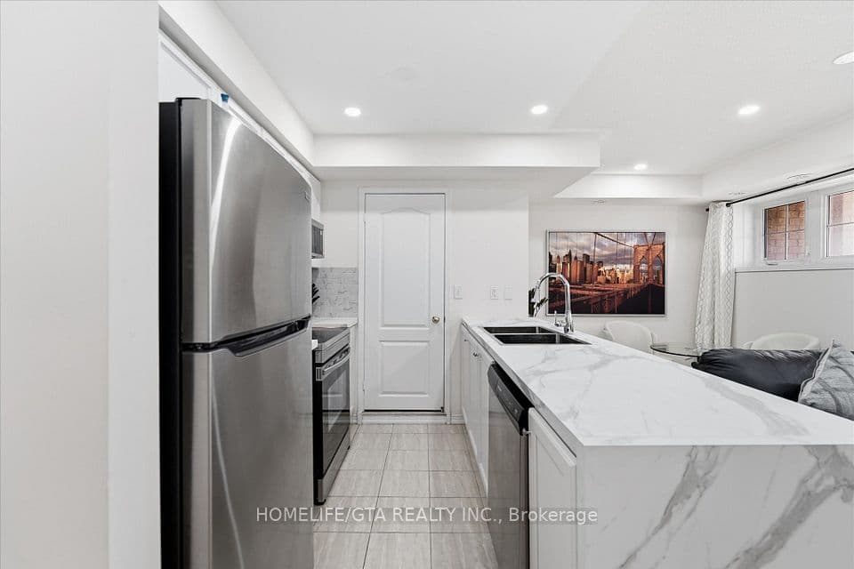 157 Isaac Devins Boulevard 3, Toronto, ON M9M 0C5 – photo 3