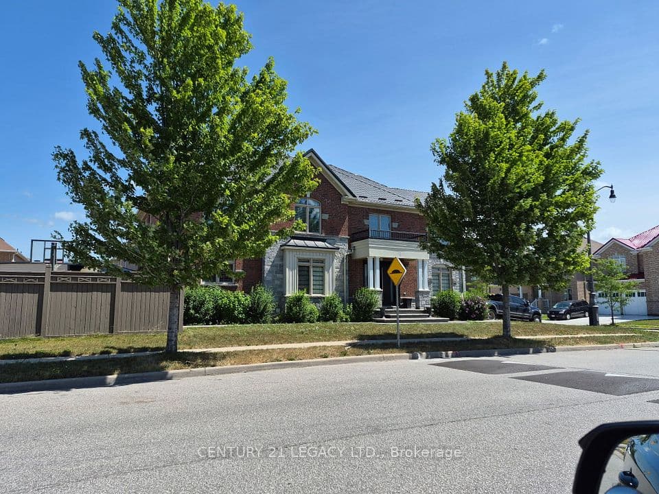 11 DRUMMONDVILLE Drive, Brampton, ON L6P 3M6 – photo 2