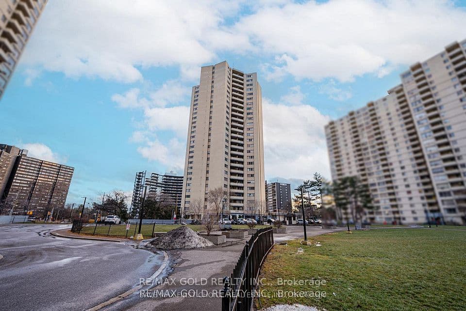 330 Dixon Road 2107, Toronto, ON M9R 1S9 – photo 3