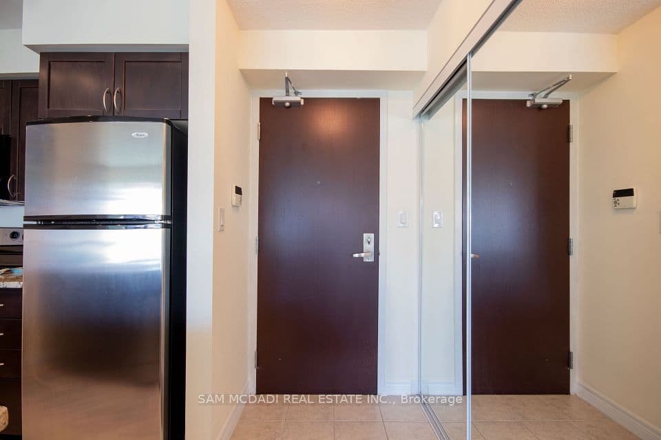 208 Enfield Place 2205, Mississauga, ON L5B 0G8 – photo 3