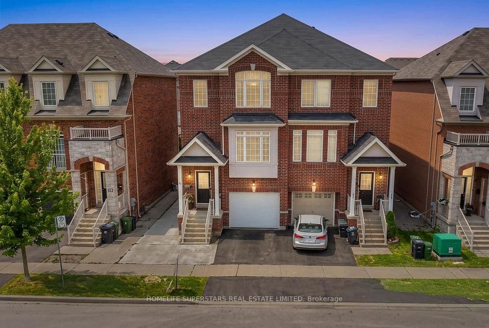 18 Mary Chapman Boulevard, Toronto, ON M9M 0B2 – main photo