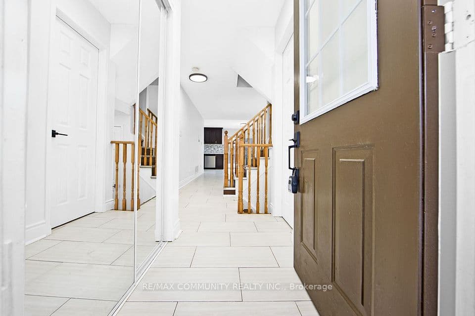 1049 Kennedy Circle, Milton, ON L9T 5S5 – main photo