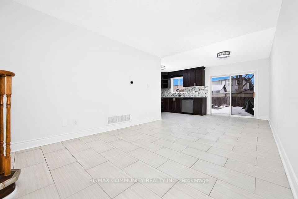 1049 Kennedy Circle, Milton, ON L9T 5S5 – photo 3