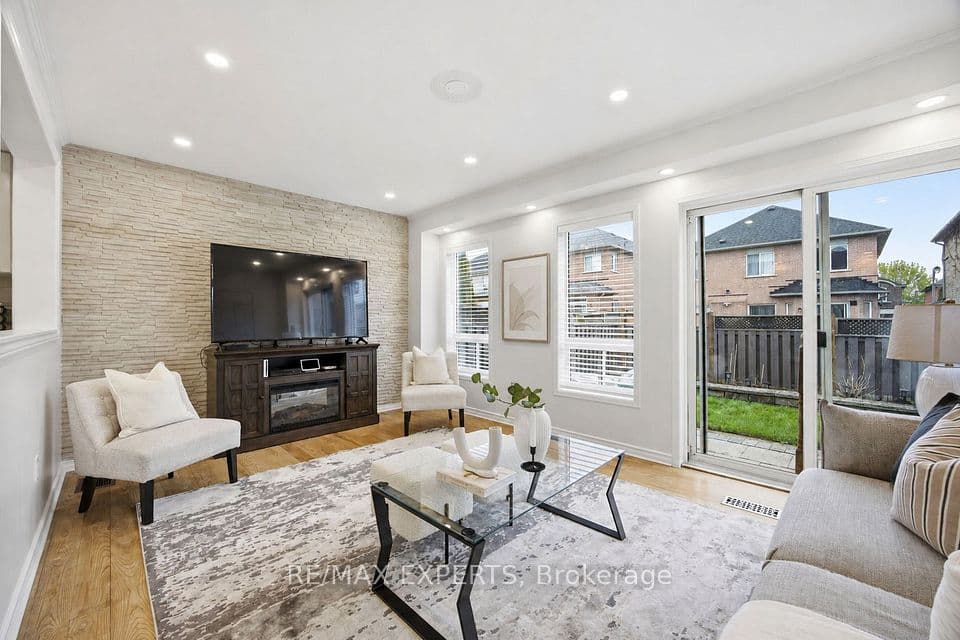 40 Dills Crescent, Milton, ON L9T 5P2 – main photo