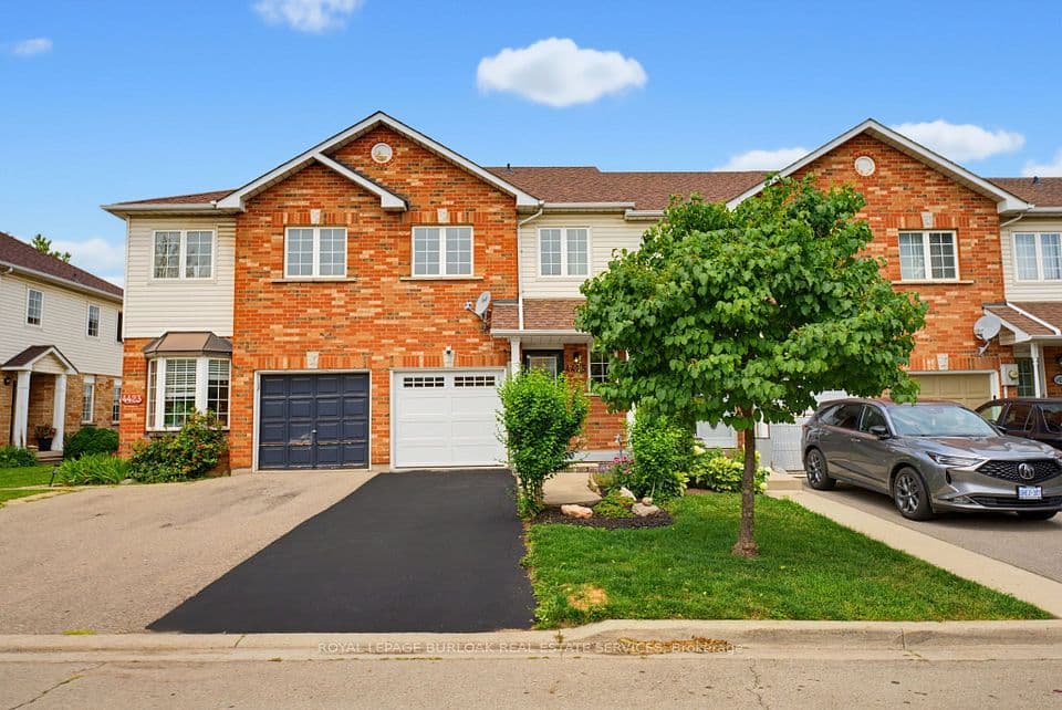4425 Peter Drive, Burlington, ON L7L 6S7 – main photo