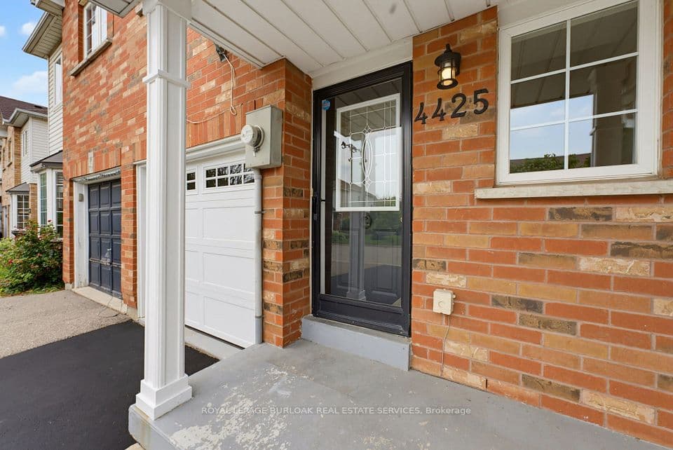 4425 Peter Drive, Burlington, ON L7L 6S7 – photo 2