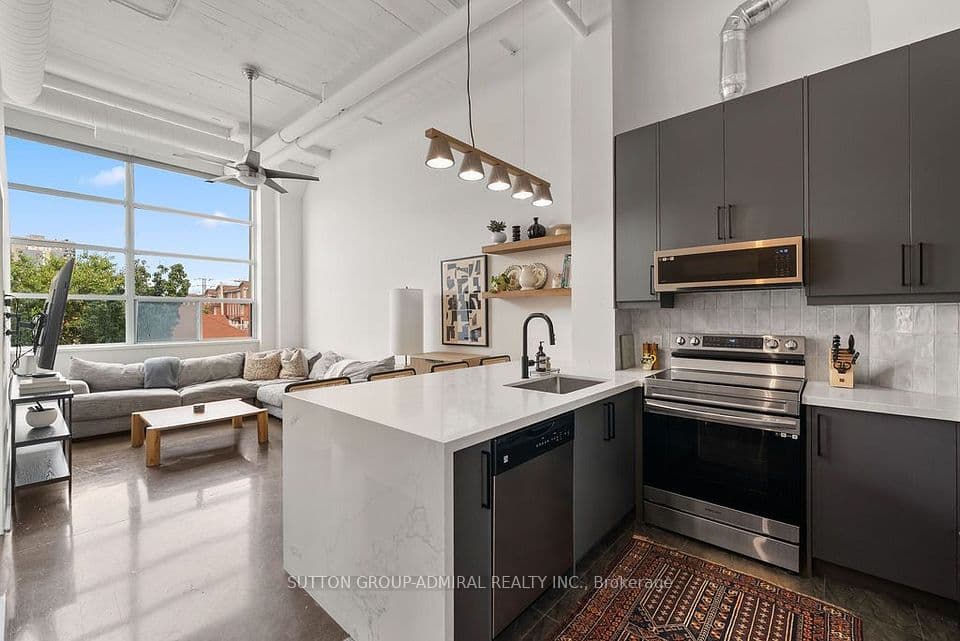 1001 Roselawn Avenue 124, Toronto, ON M6B 4M4 – main photo