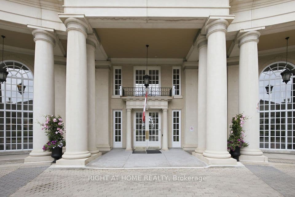 2285 Lake Shore Boulevard W 312, Toronto, ON M8V 3X9 – main photo