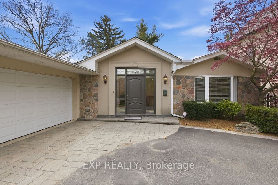 2076 Autumn Breeze Drive S, Mississauga, ON L5B 1R4 – photo 2