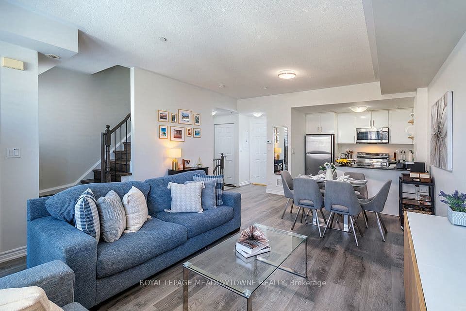10 Carnation Avenue 19, Toronto, ON M8V 0B8 – main photo