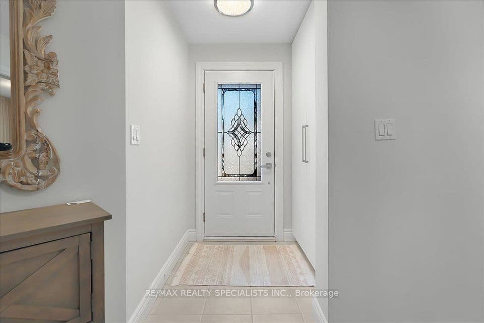 63 Suburban Drive, Mississauga, ON L5N 1H1 – photo 3