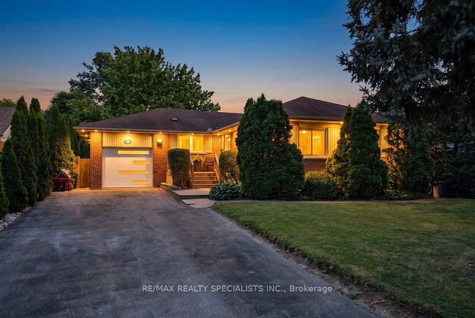 63 Suburban Drive, Mississauga, ON L5N 1H1 – main photo