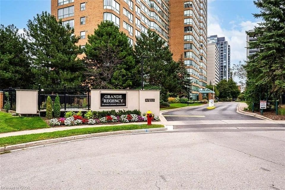 1276 Maple Crossing Boulevard 809, Burlington, ON L7S 2J9 – photo 2