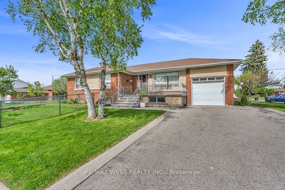 90 Tavistock Road, Toronto, ON M3M 2N9 – main photo