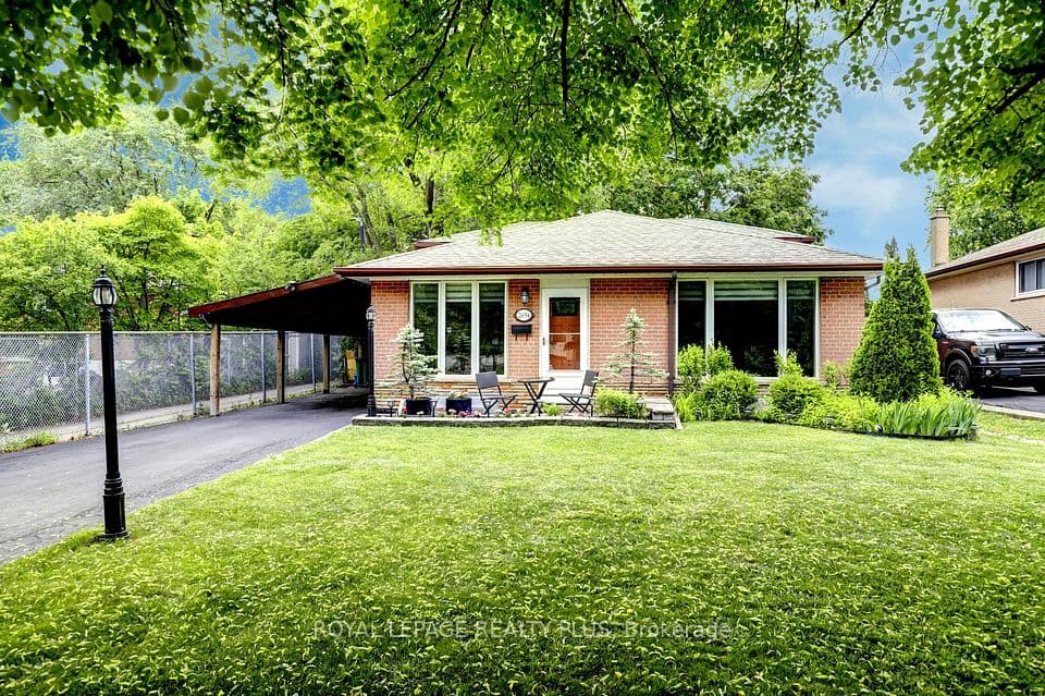 2694 Truscott Drive, Mississauga, ON L5J 2B7 – main photo