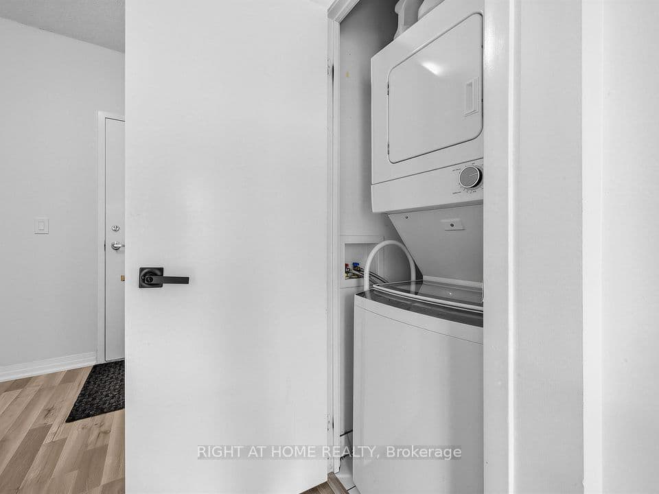 155 Legion Road N 208, Toronto, ON M8Y 0A7 – photo 3