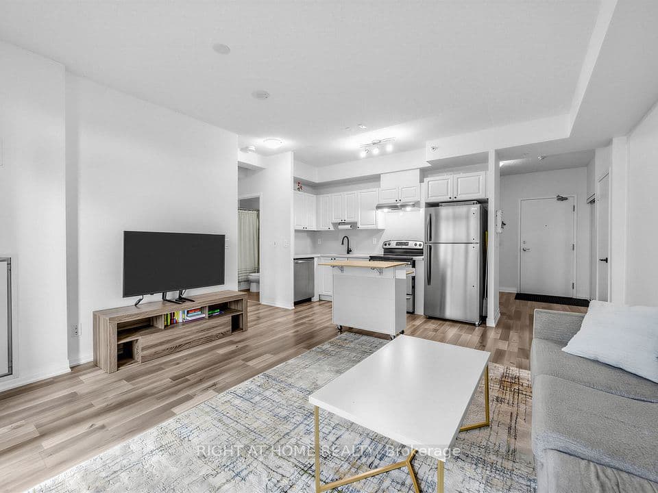 155 Legion Road N 208, Toronto, ON M8Y 0A7 – main photo