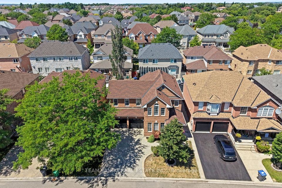 26 Bowsfield Drive, Brampton, ON L6P 1A6 – photo 3