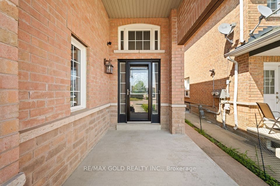 22 Flower Trail, Brampton, ON L6P 1P1 – photo 2