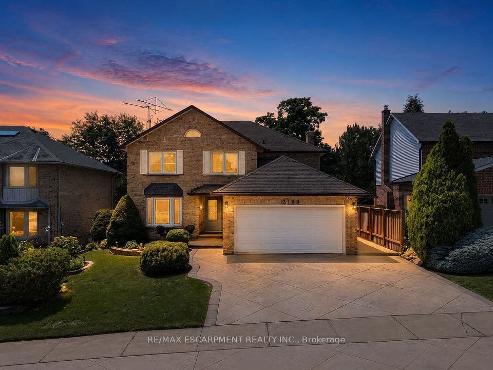 2188 BADER Crescent, Burlington, ON L7P 4N6 – main photo