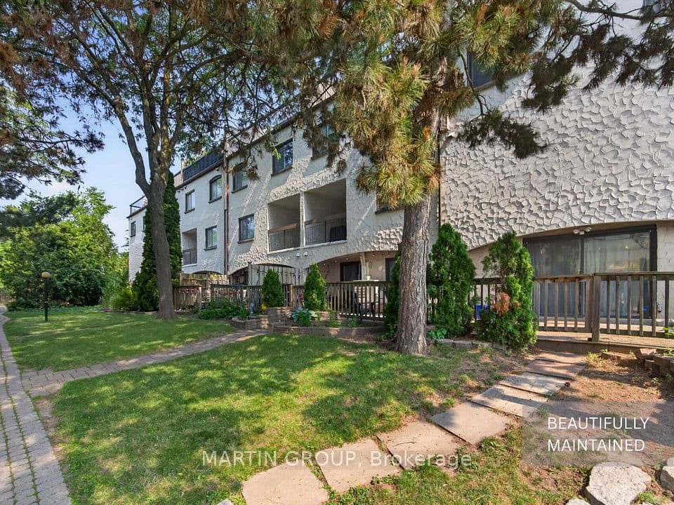 1050 Falgarwood Drive 112, Oakville, ON L6H 2P3 – photo 2