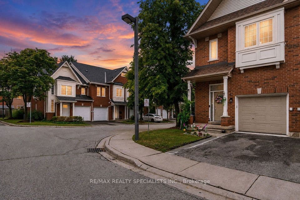 1588 South Parade Court 41, Mississauga, ON L5M 6E7 – photo 2