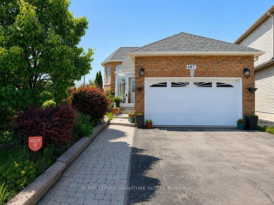 687 Twain Avenue, Mississauga, ON L5W 1K7 – main photo