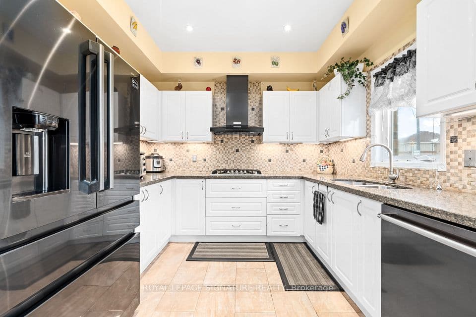 687 Twain Avenue, Mississauga, ON L5W 1K7 – photo 3