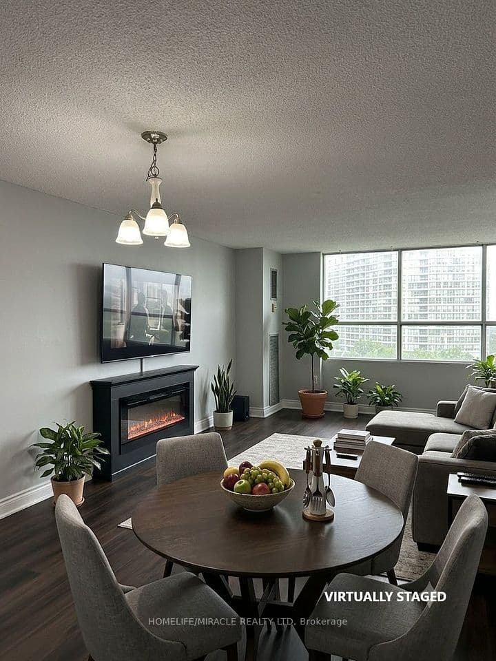 40 Panorama Court 807, Toronto, ON M9V 4M1 – main photo