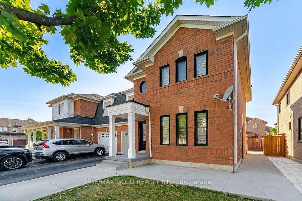 61 Saintsbury Crescent, Brampton, ON L6R 2V9 – photo 2