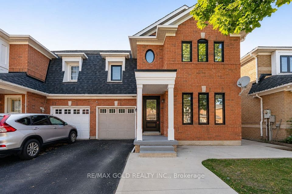 61 Saintsbury Crescent, Brampton, ON L6R 2V9 – main photo