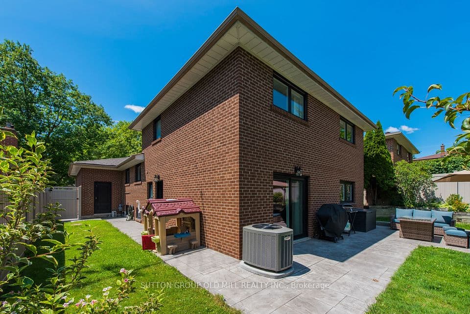 85 Bonnyview Drive, Toronto, ON M8Y 3G7 – photo 2