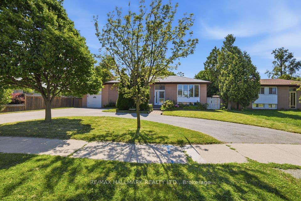 1392 Rebecca Street, Oakville, ON L6L 1Z5 – main photo