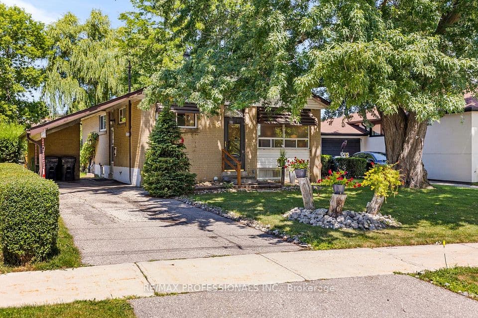 25 Hardwick Court, Toronto, ON M9C 4G5 – main photo