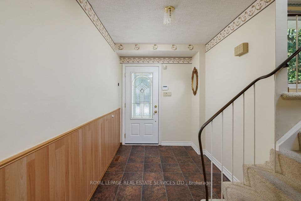 18 Osborne Crescent, Oakville, ON L6H 1G1 – photo 3