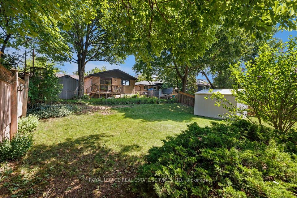 18 Osborne Crescent, Oakville, ON L6H 1G1 – photo 2