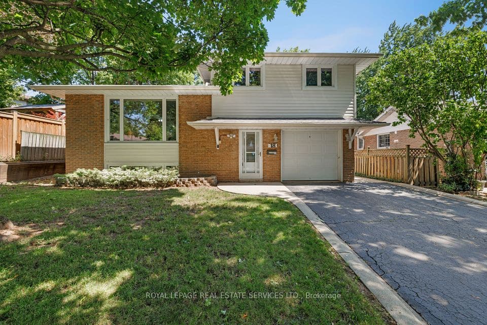 18 Osborne Crescent, Oakville, ON L6H 1G1 – main photo