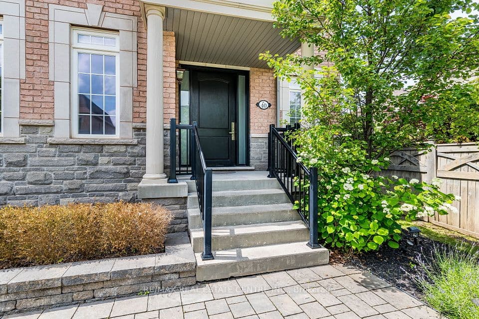 40 Cachet Court, Brampton, ON L6X 0X2 – photo 2