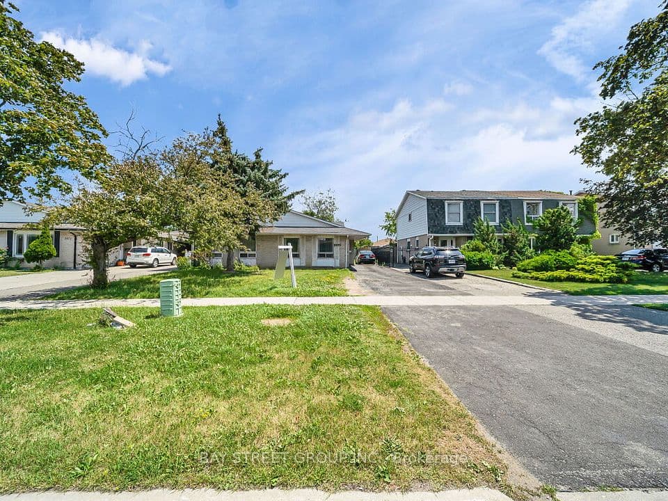 3068 Morning Star Drive, Mississauga, ON L4T 1X2 – photo 3